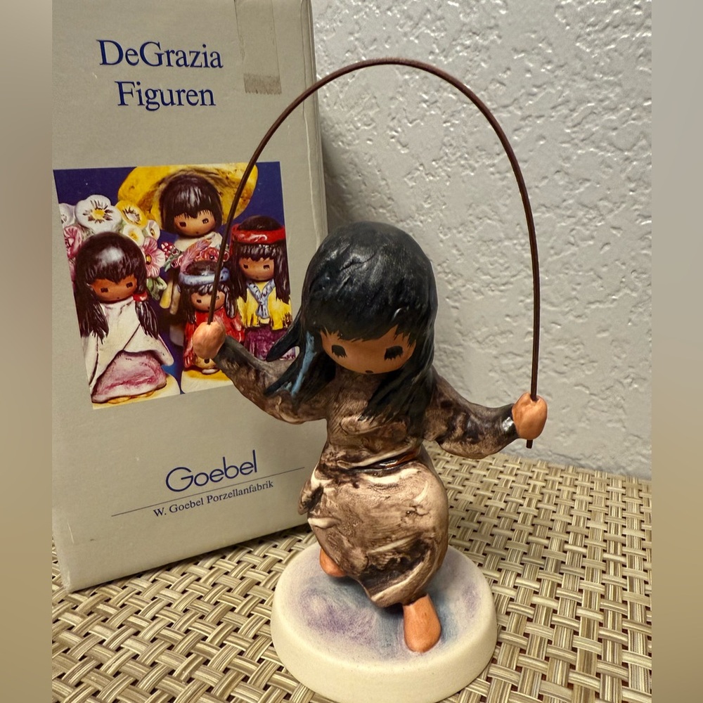 De Grazia merrily merrily merrily  Figurine